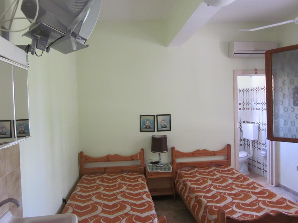 Tina Rooms Gialtra Camera foto
