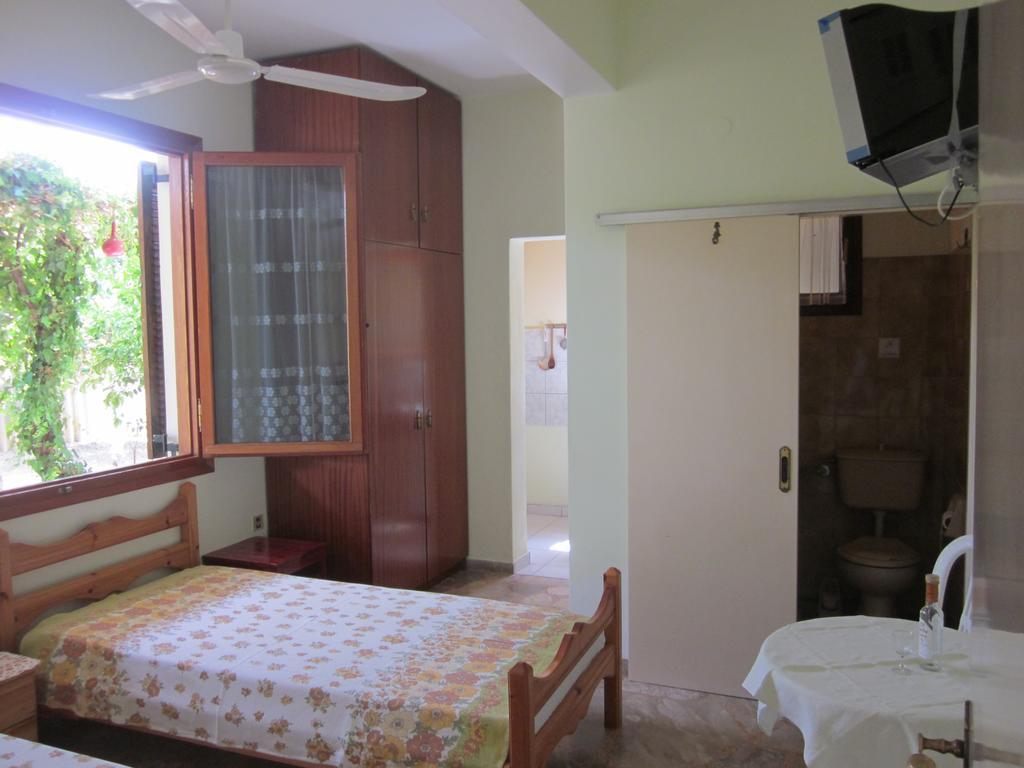 Tina Rooms Gialtra Camera foto